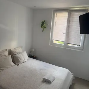  Séjour chez l'habitant Privat In Private Security With Free Parking, 1 Minute From Tramway, 9 Minutes From De Center, Accessible Transports
